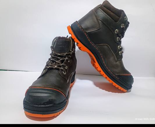 Bota industrial con casco de acero, POINTY, Piel aceitada